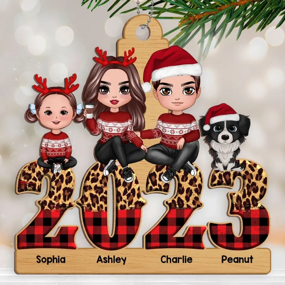 Checkered And Leopard 2023 Family Sitting Personalized Wooden Ornament